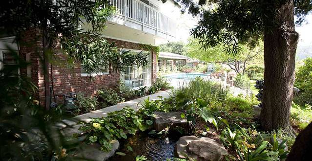 home-rear-garden