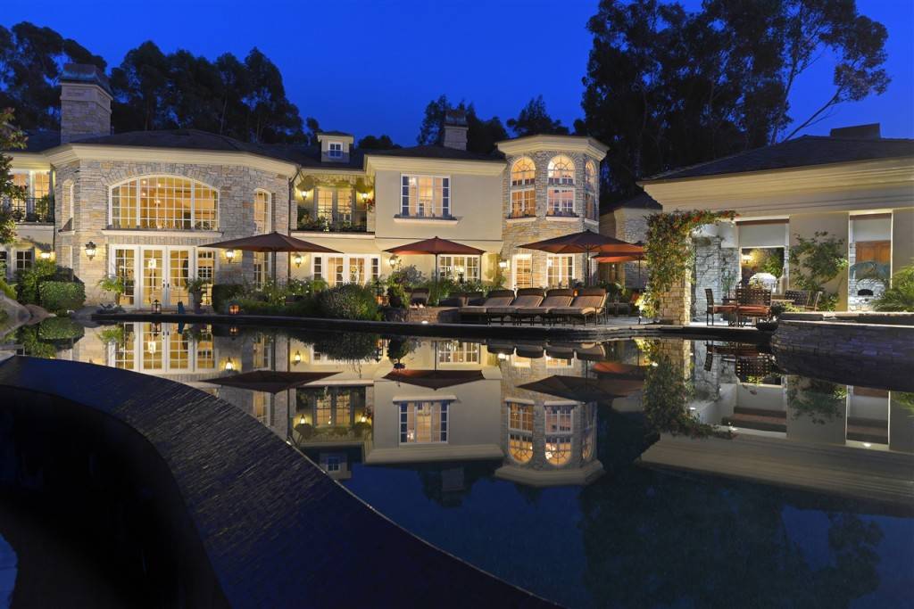 awe-inspiring-french-chateau-style-estate