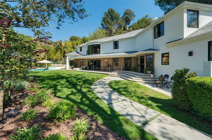 scarlettjo house