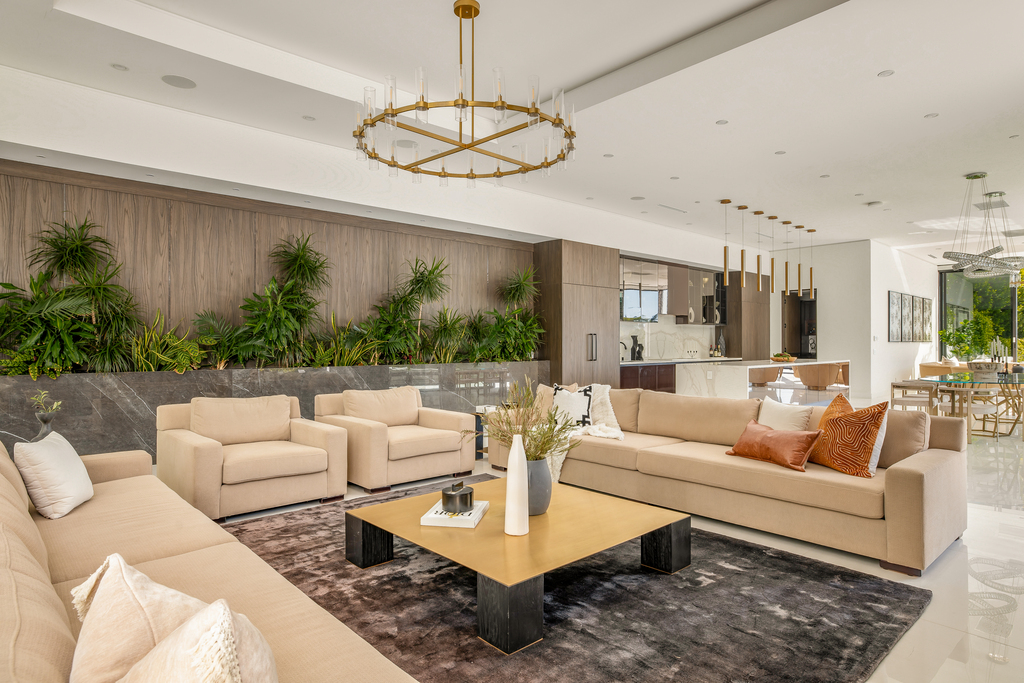 Joyce Rey Presents An Extraordinary Newly Constructed Estate In Los Angeles