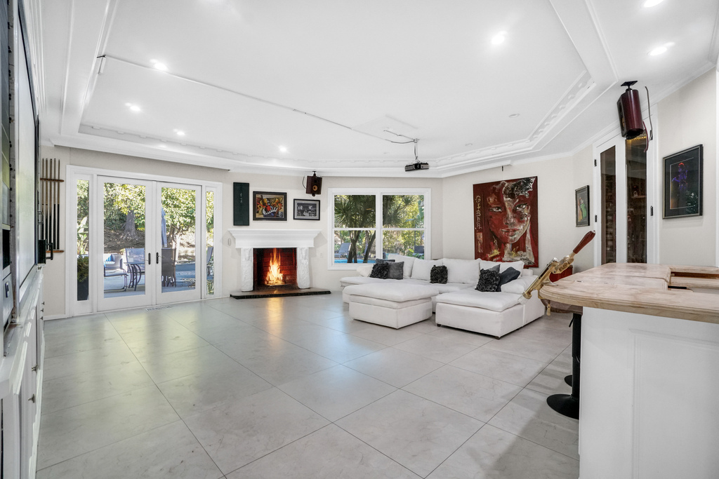 Joyce Rey Presents An Exquisite Tuscan Villa In Beverly Hills