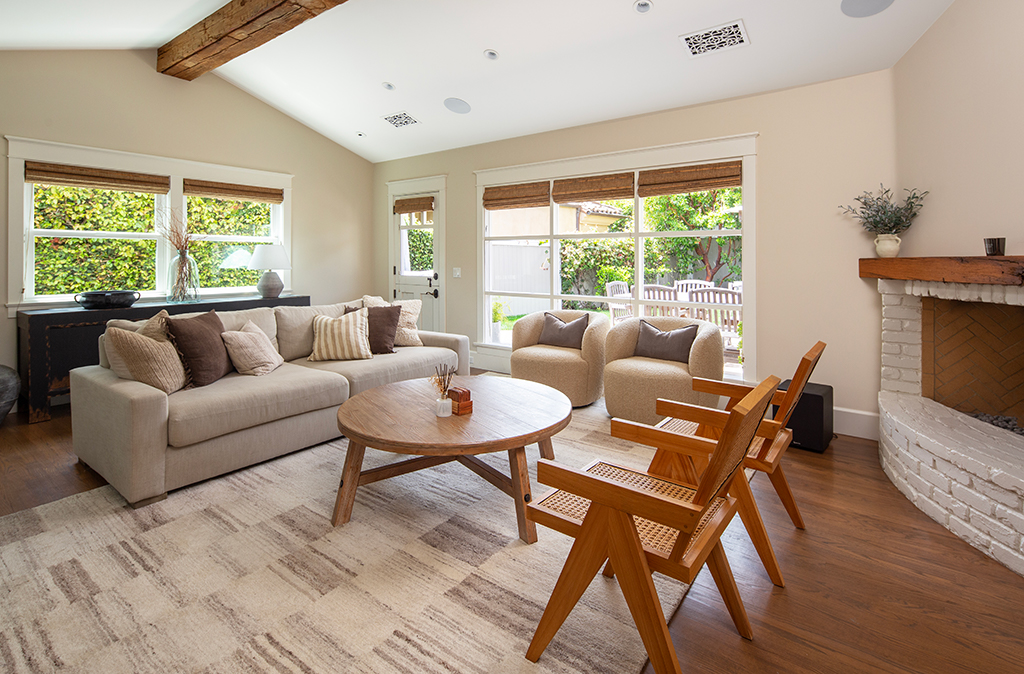 VALIA Properties Presents A Charming Single-Level Home In Corona del Mar