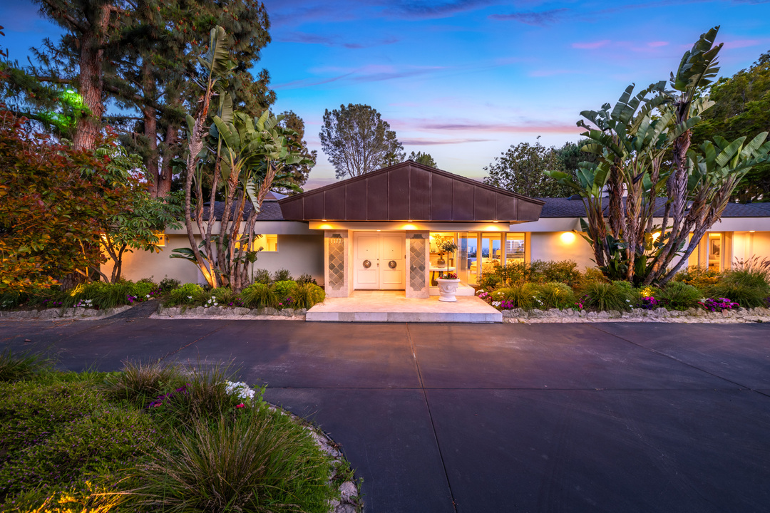 Joyce Rey Presents An Extraordinary Single-Story Villa In Beverly Hills