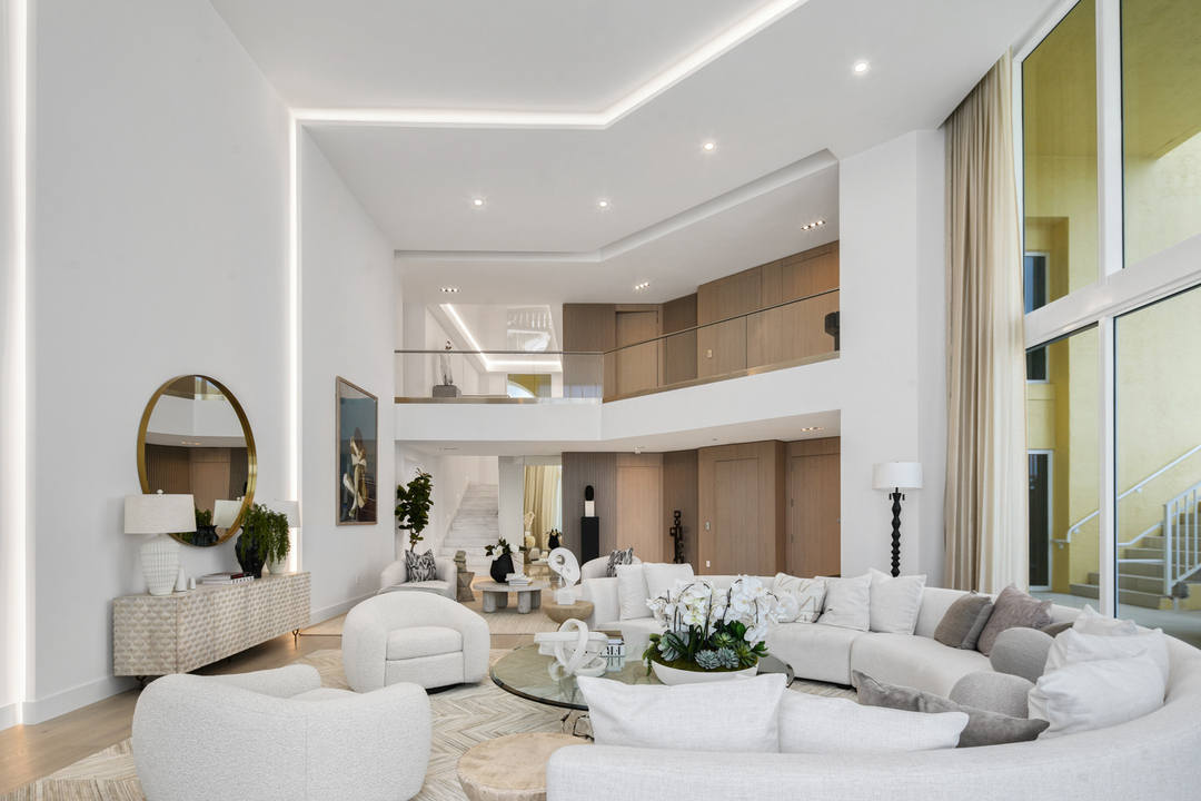 Melissa Barragan Presents A Spacious Oceanfront Apartment In Sunny Isles Beach