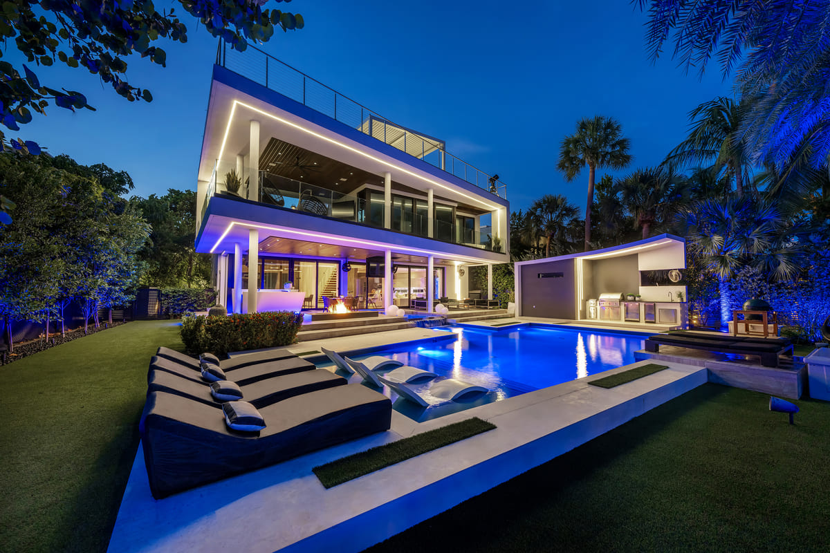 Melissa Barragan Presents A Modern Waterfront Residence In Miami Beach