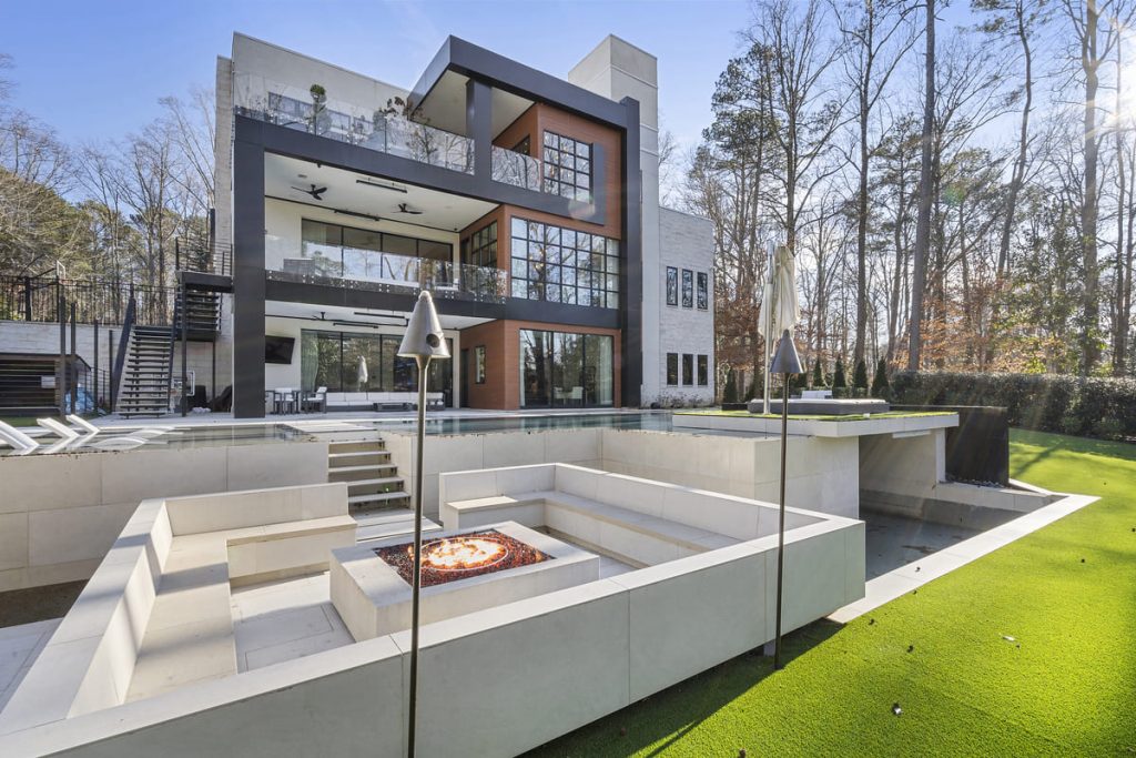 Pool and outdoor area