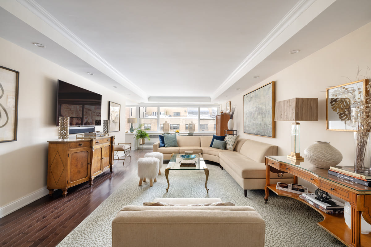 Leslie Modell Presents An Elegant 2 Bed Condominium In New York