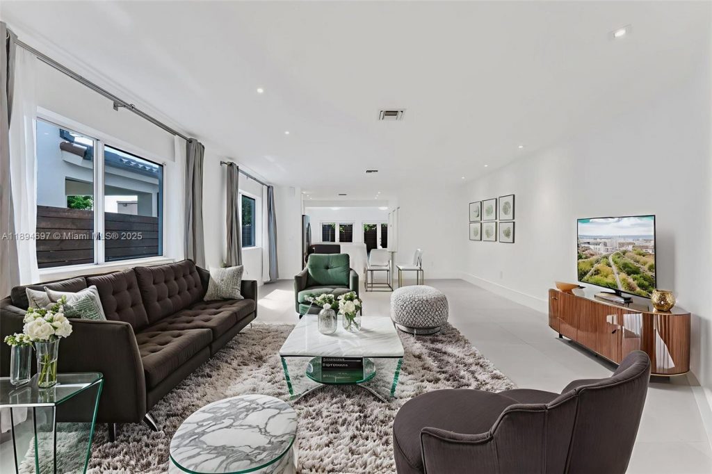 Carbonell at Brickell Key - Interior view