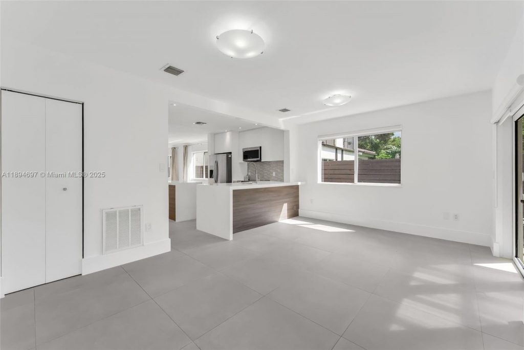 Sanclemente Miami Townhouse - Kitchen