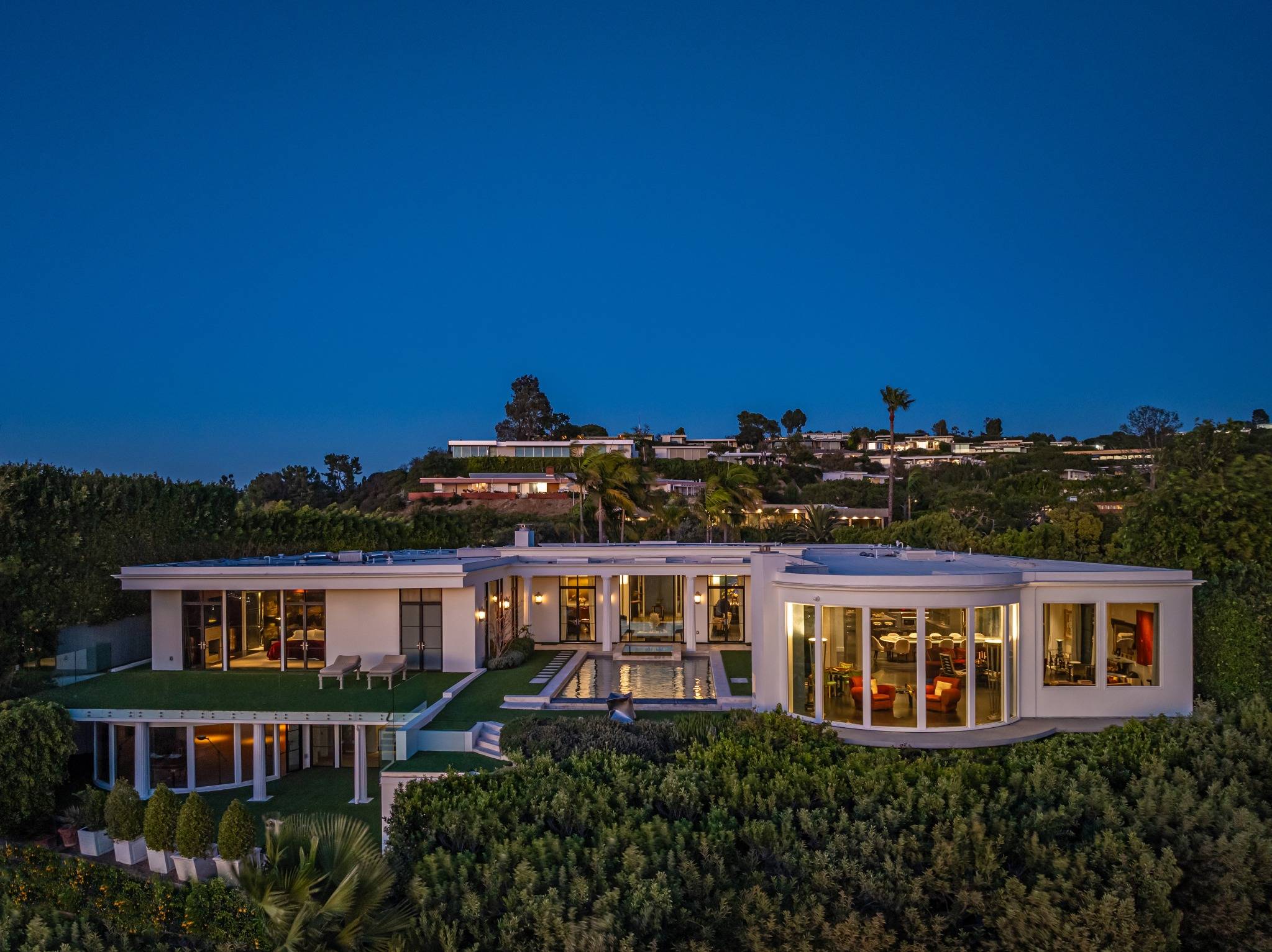 Casa Alta Tierra Lands in the Iconic Trousdale Estates