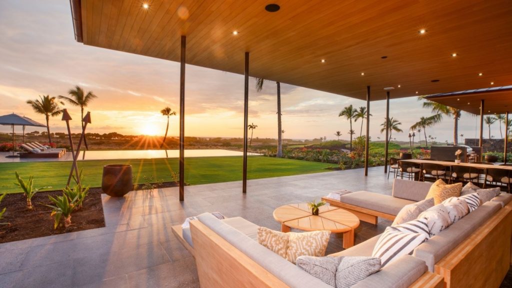 Infinity-edge pool and spa overlooking the Pacific at Kohanaiki