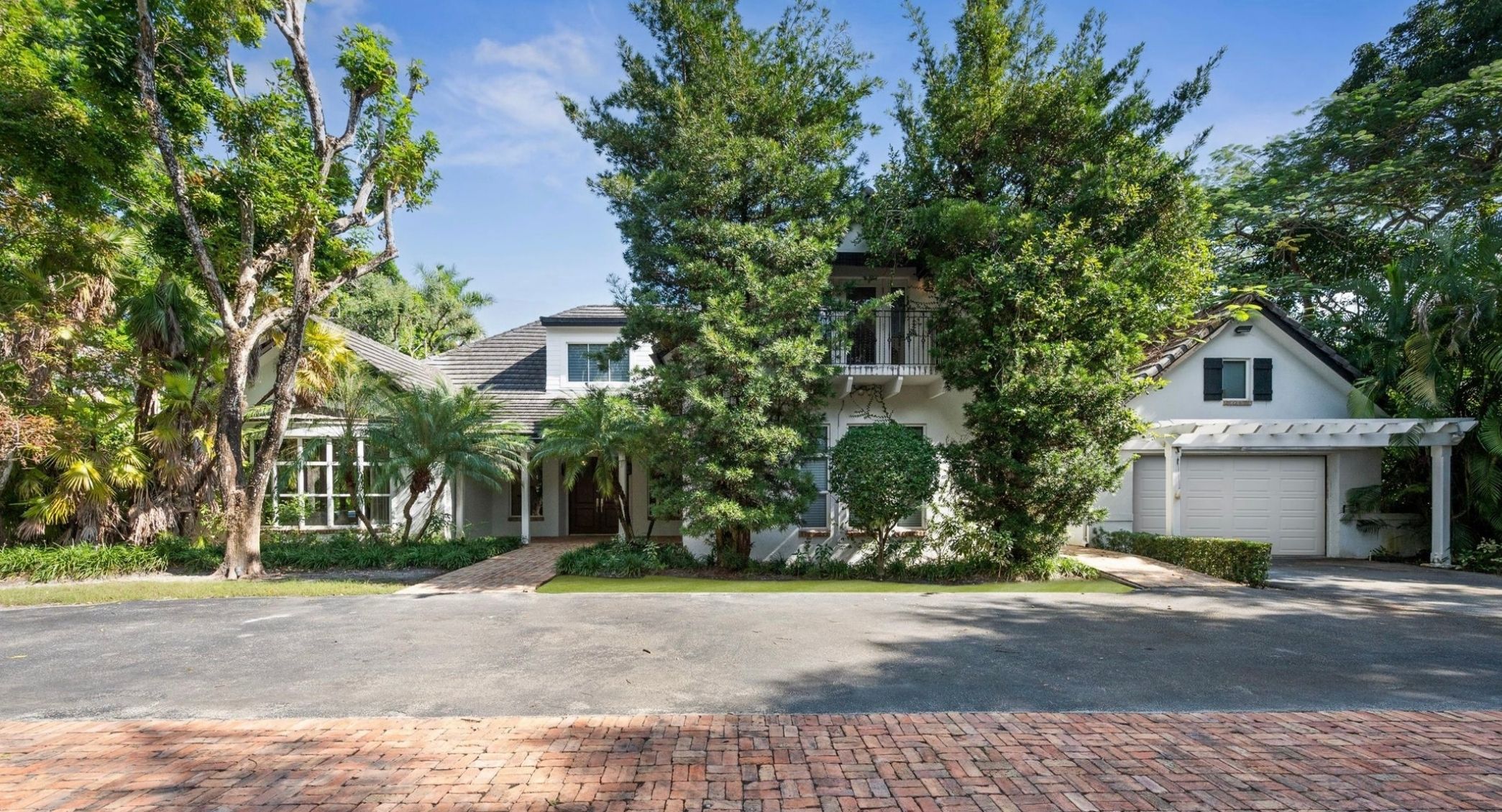 Stefano Balli Presents A Bright, Move-In-Ready Hamptons-Inspired Estate In Northeast Pinecrest