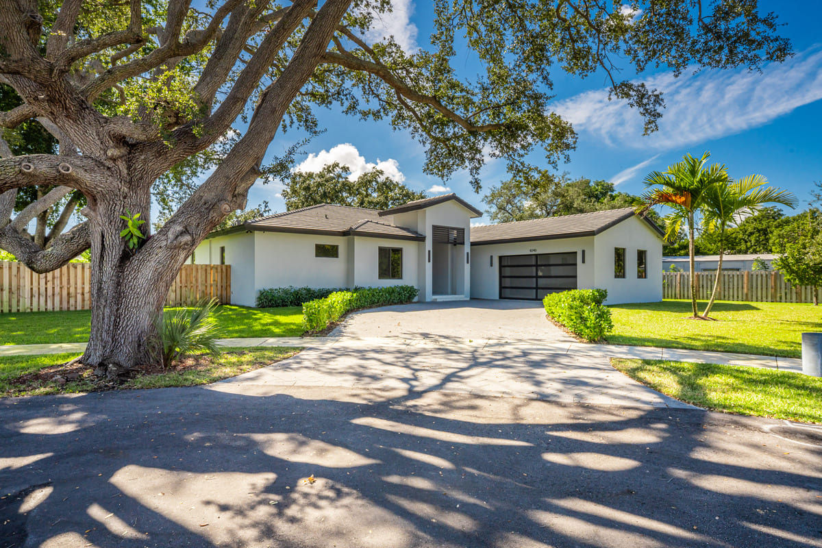 Sold! Wesley Ulloa & Bianca Guevara Present Modern Residences In Florida